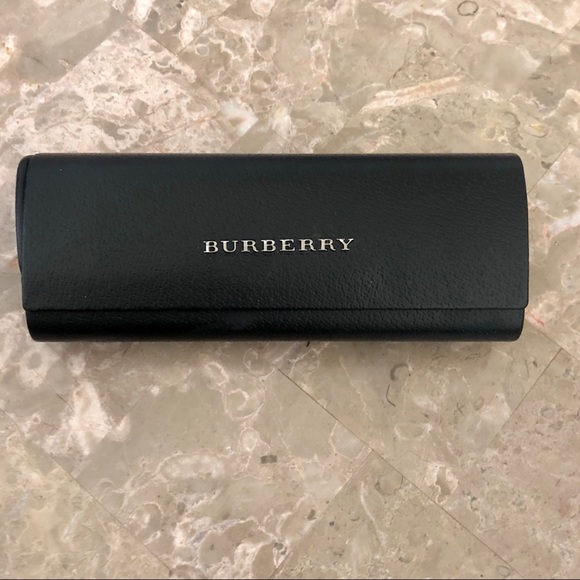 Burberry sunglasses with case - Picture 2 of 7